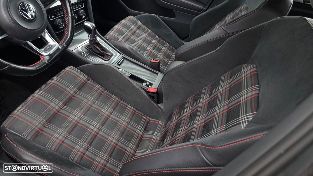 VW Golf 2.0 TSi GTi DSG Performance - 13
