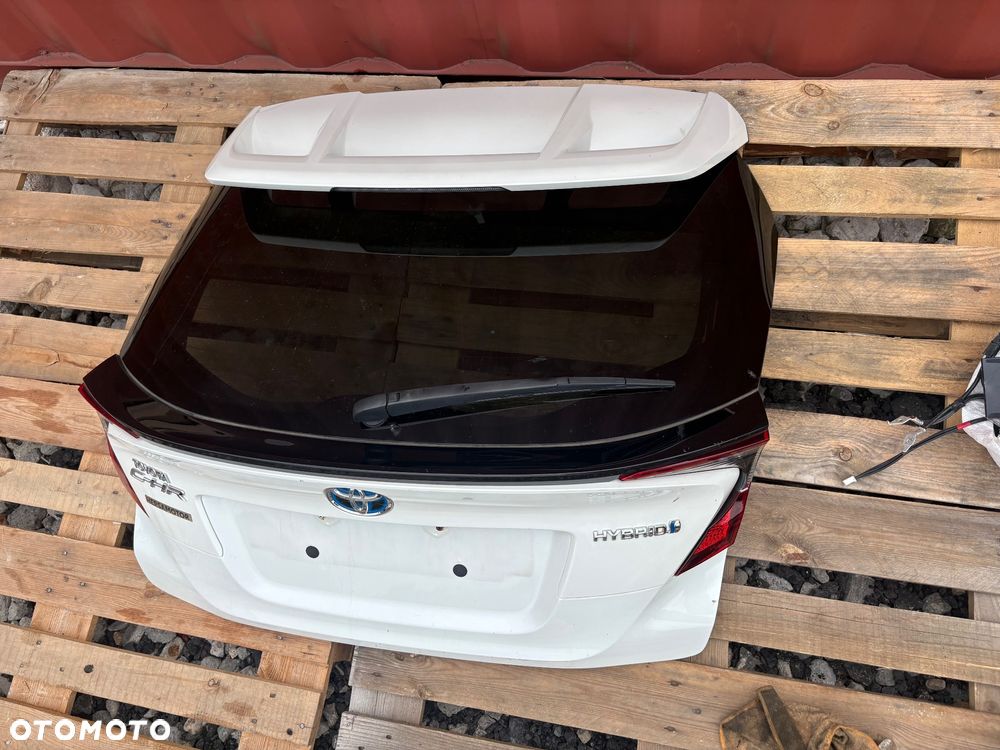 Klapa Toyota C-HR lift kolor 070 - 1