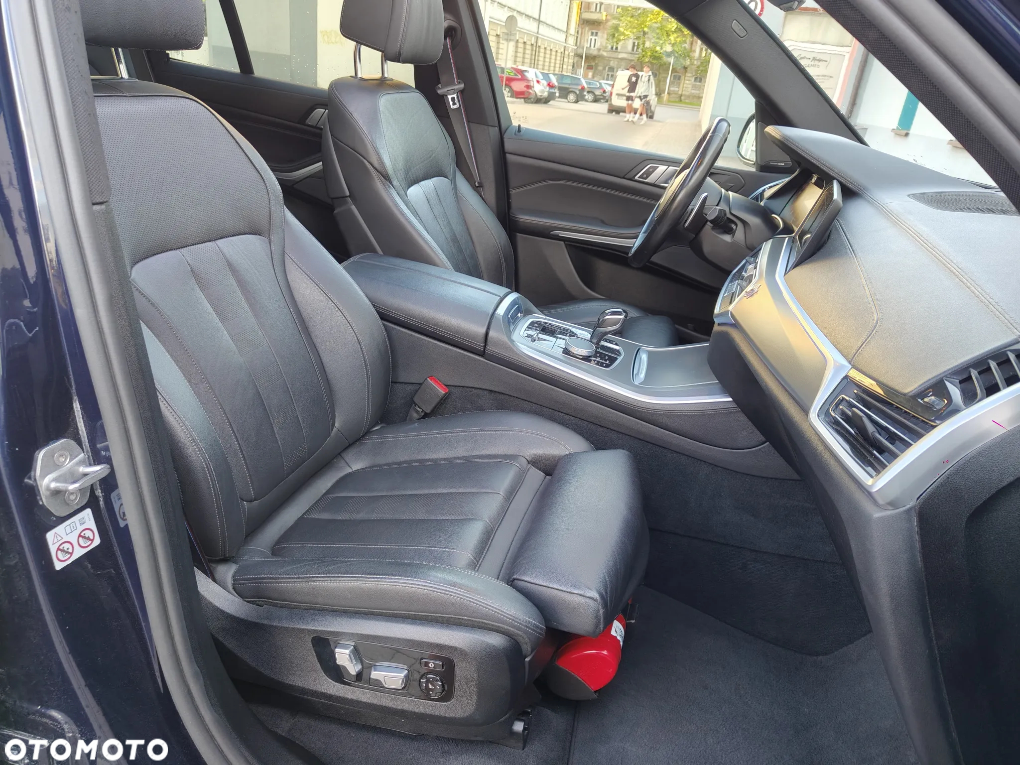 BMW X5 M M50i - 16