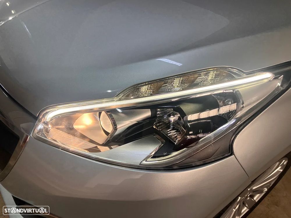 Peugeot 208 1.6 BlueHDi Style - 9
