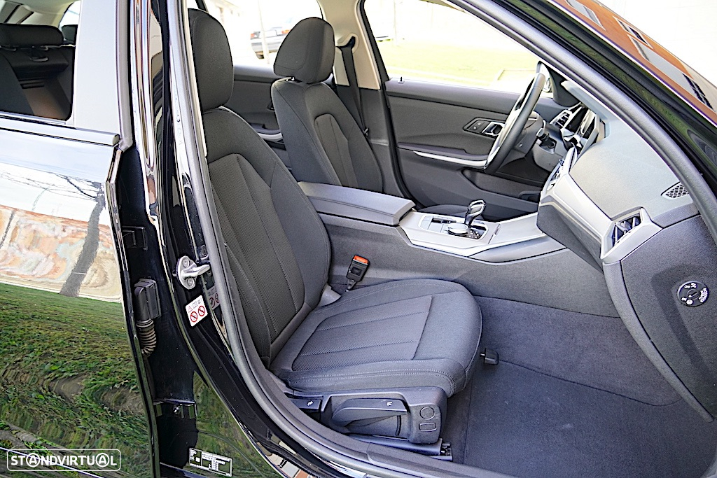 BMW 318 d Touring Auto - 24