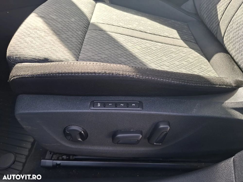 Skoda Octavia Combi 2.0 TDI DSG Style - 15