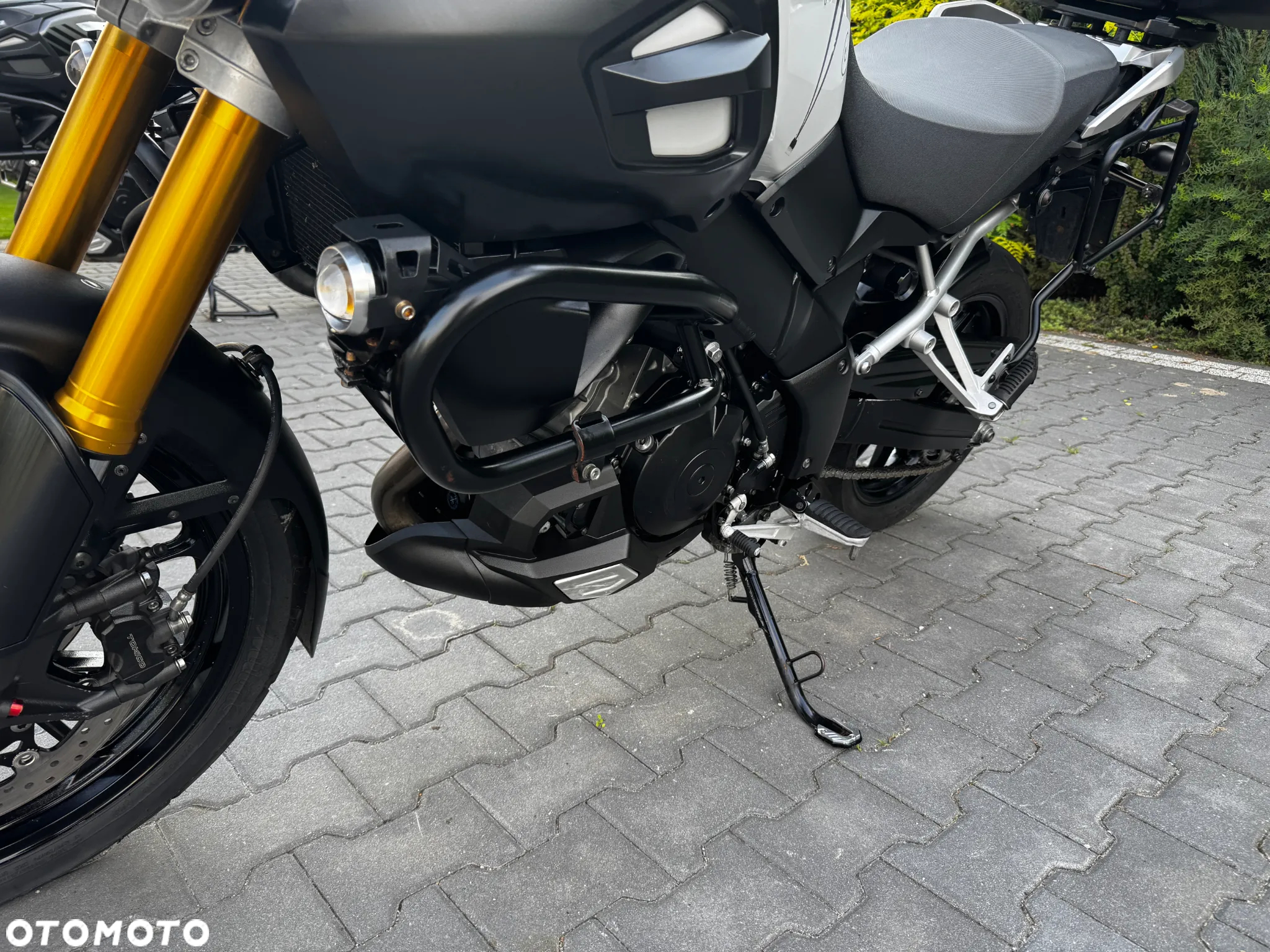 Suzuki V-STROM - 16