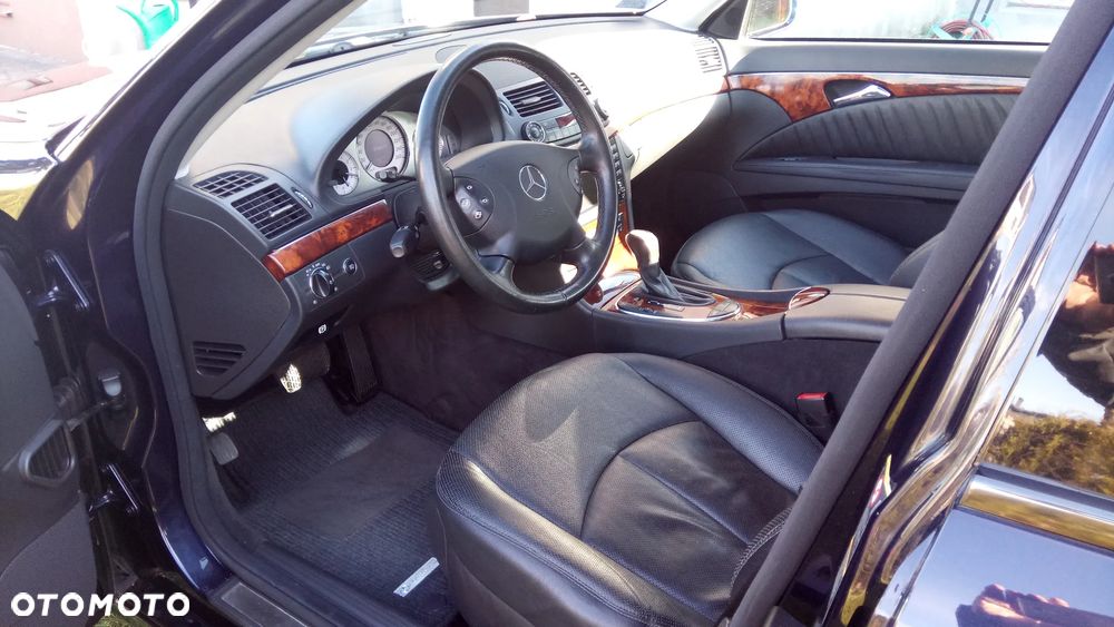 Mercedes-Benz Klasa E 320 4-Matic Avantgarde - 23