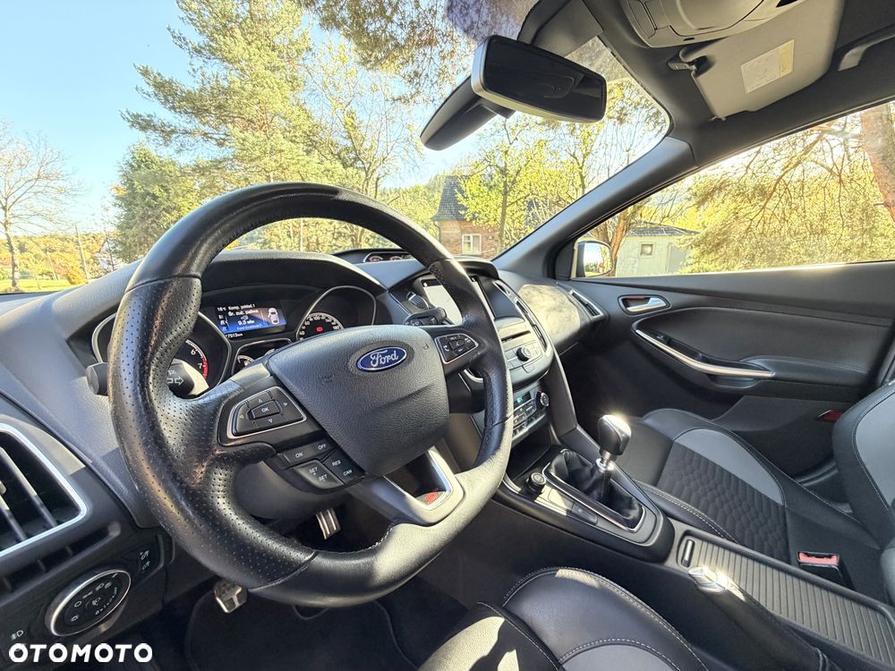 Ford Focus 2.0 EcoBoost ST mit Leder-Sport-Paket - 18