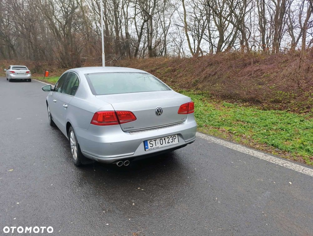 Volkswagen Passat - 4