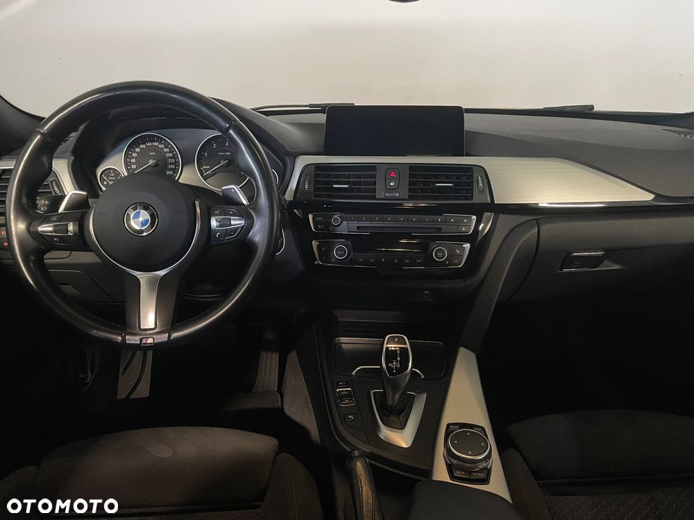 BMW Seria 3 320d xDrive M Sport - 12