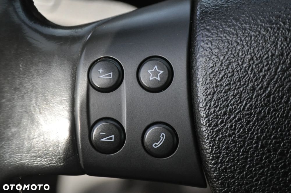 Volkswagen Passat Variant 2.0 TDI BlueMotion Technology DPF Highline - 22