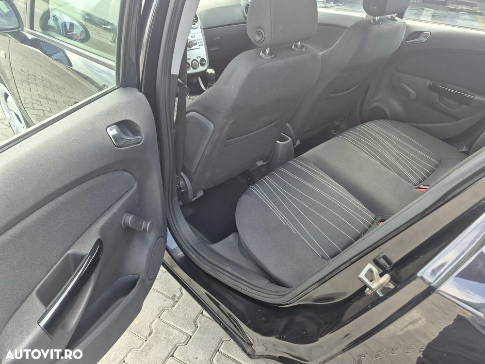 Opel Corsa 1.2i Cosmo - 4