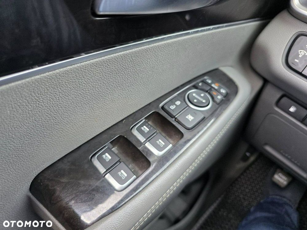Kia Sorento - 12