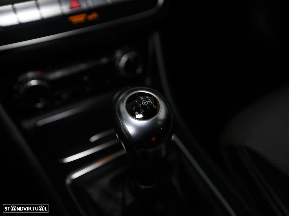 Mercedes-Benz CLA 180 d Shooting Brake - 20