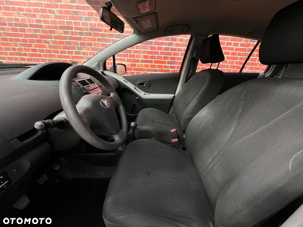Toyota Yaris - 12