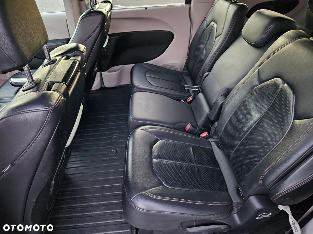 Chrysler Pacifica - 6