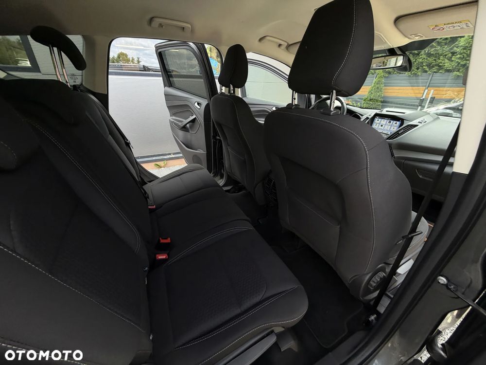 Ford Kuga 2.0 TDCi 2x4 Titanium - 17