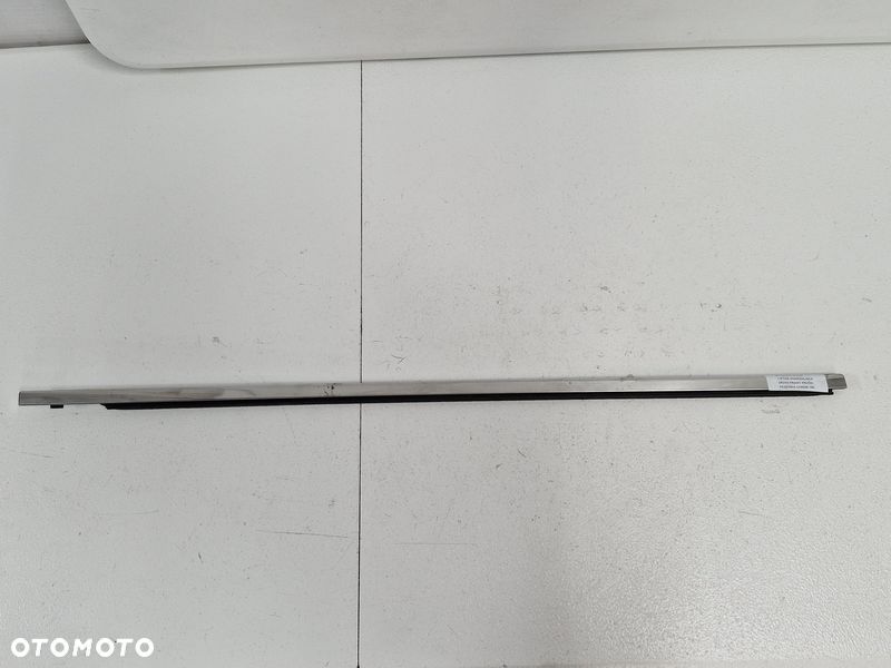 infiniti m m30 listwa zgarniająca drzwi prawy przód prawa przednia chrom - 1