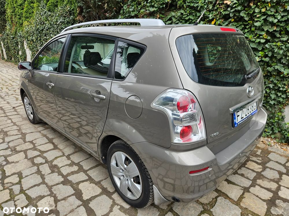 Toyota Corolla Verso - 3