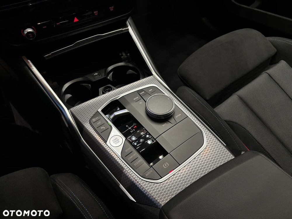 BMW Seria 3 320d M Sport - 16