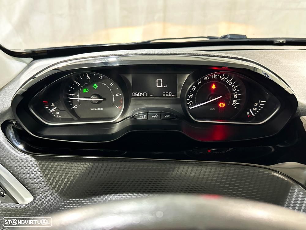 Peugeot 208 1.2 PureTech Allure - 29