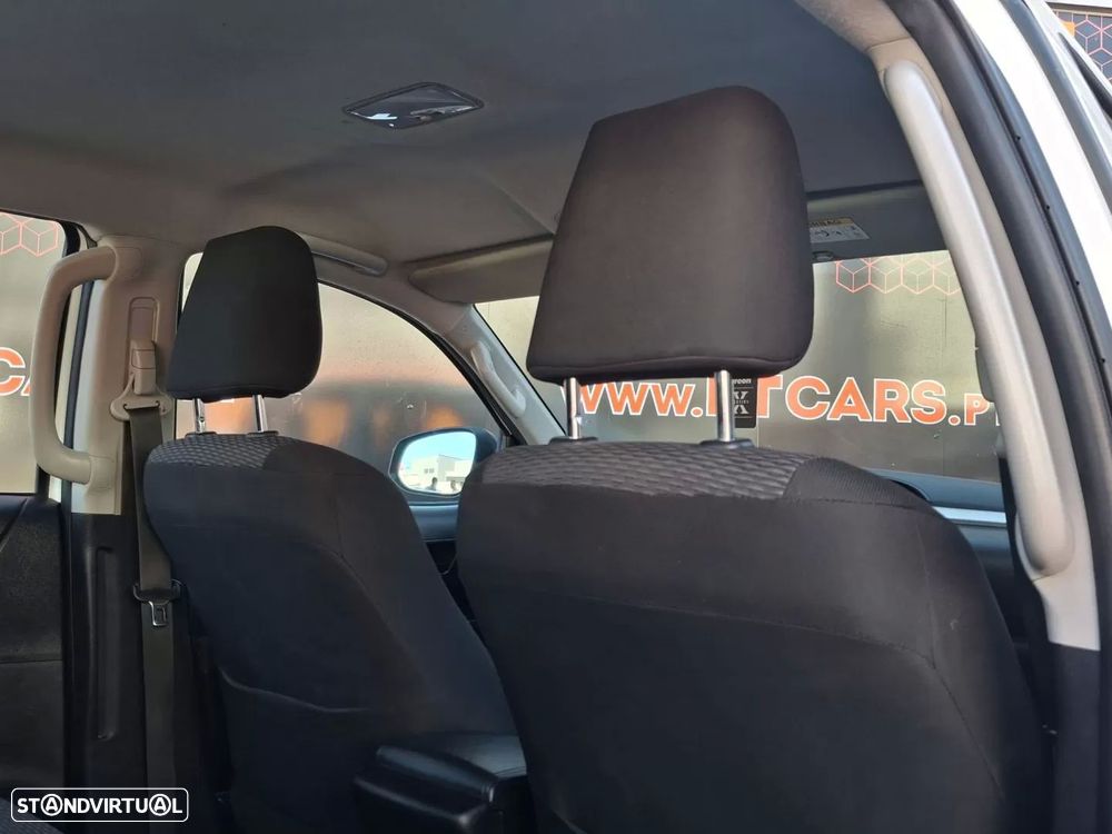 Toyota Hilux 2.4 D-4D 4WD CD CM - 15