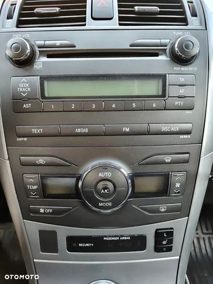 Toyota Corolla 1.6 Premium Start - 9