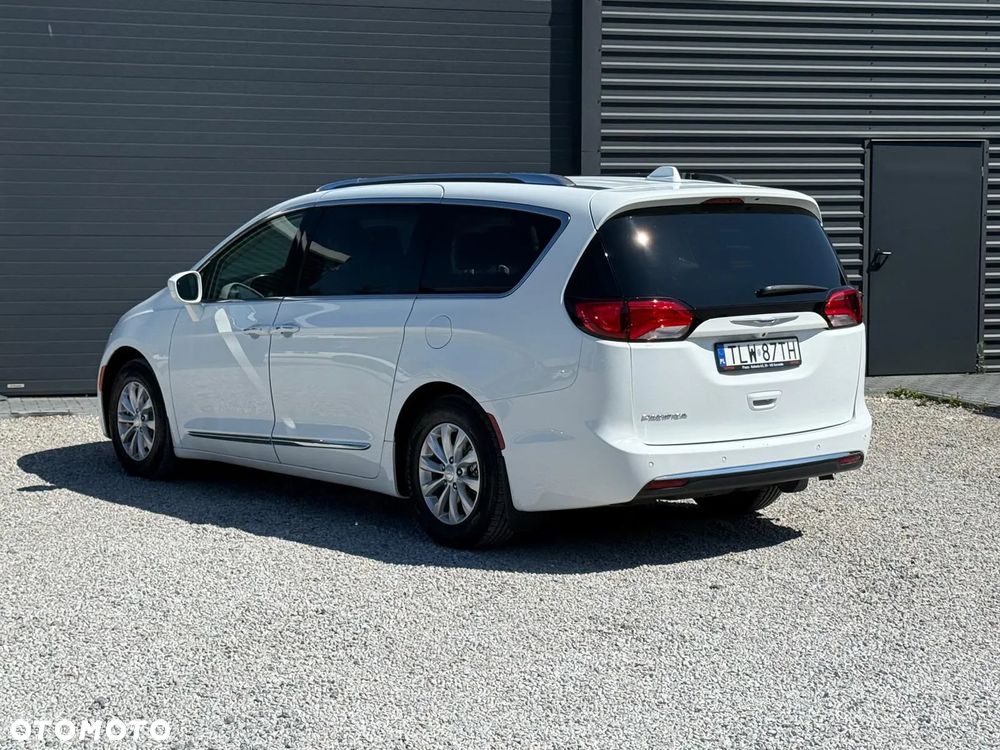Chrysler Pacifica - 19