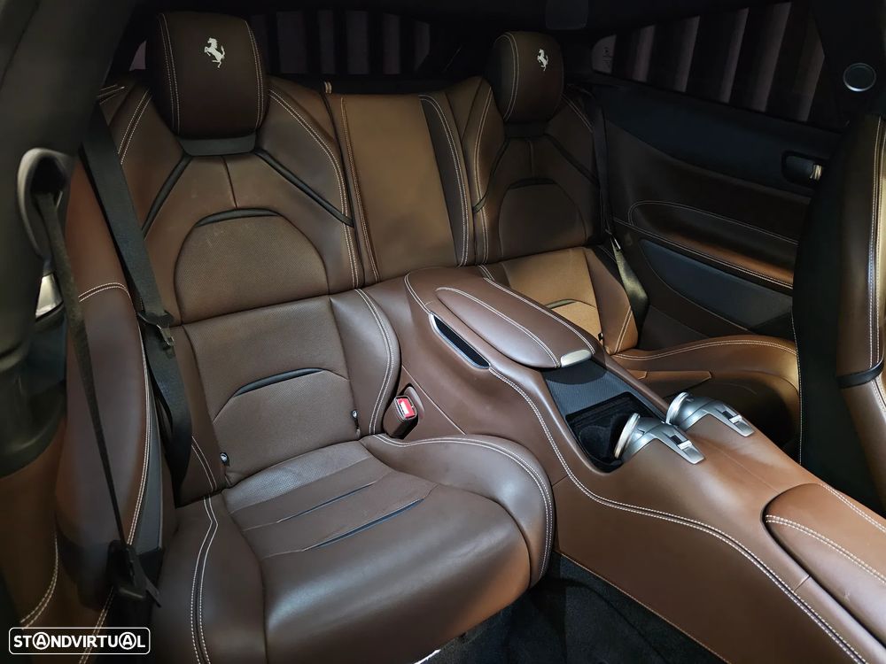 Ferrari GTC4 Lusso T - 21