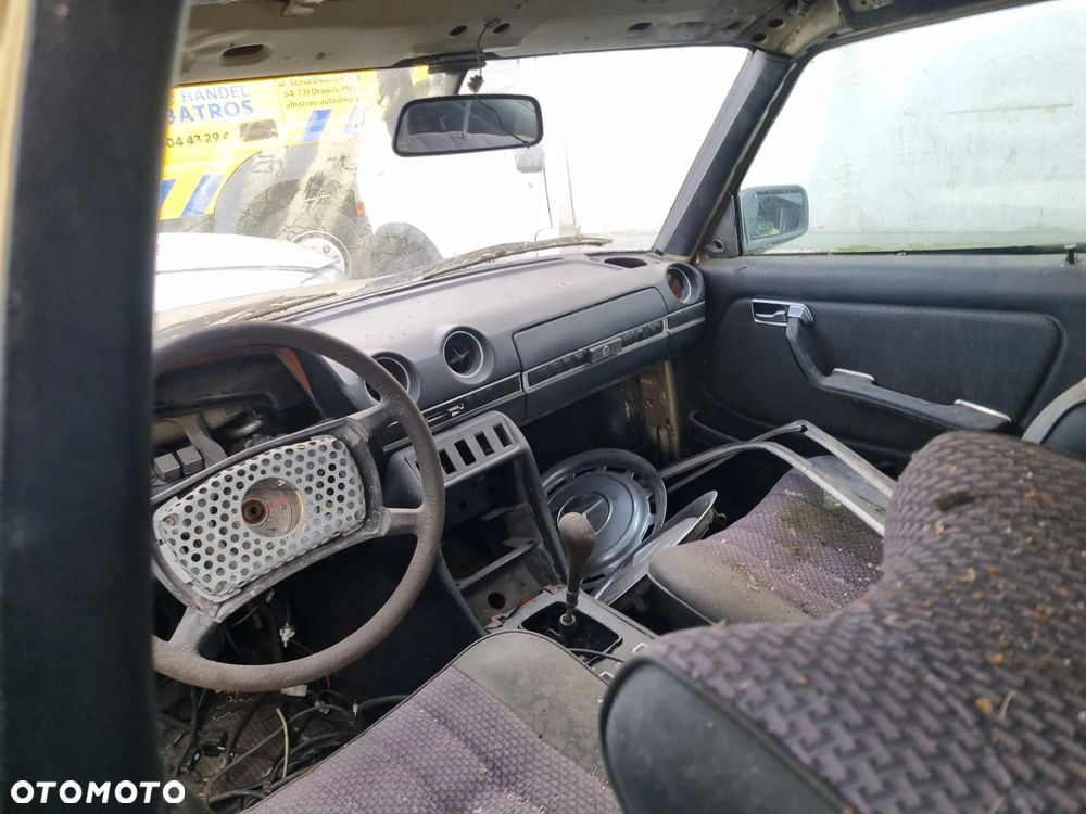 Mercedes-Benz W123 - 12