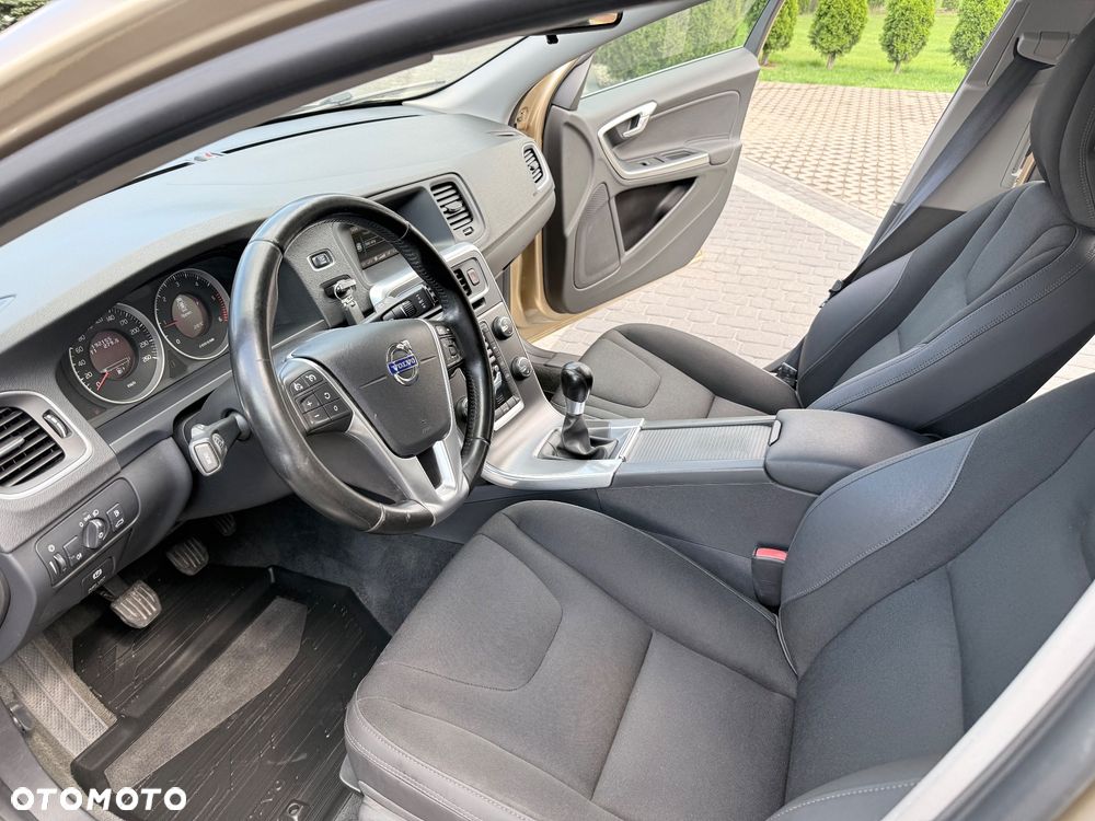 Volvo V60 DRIVe Momentum - 11