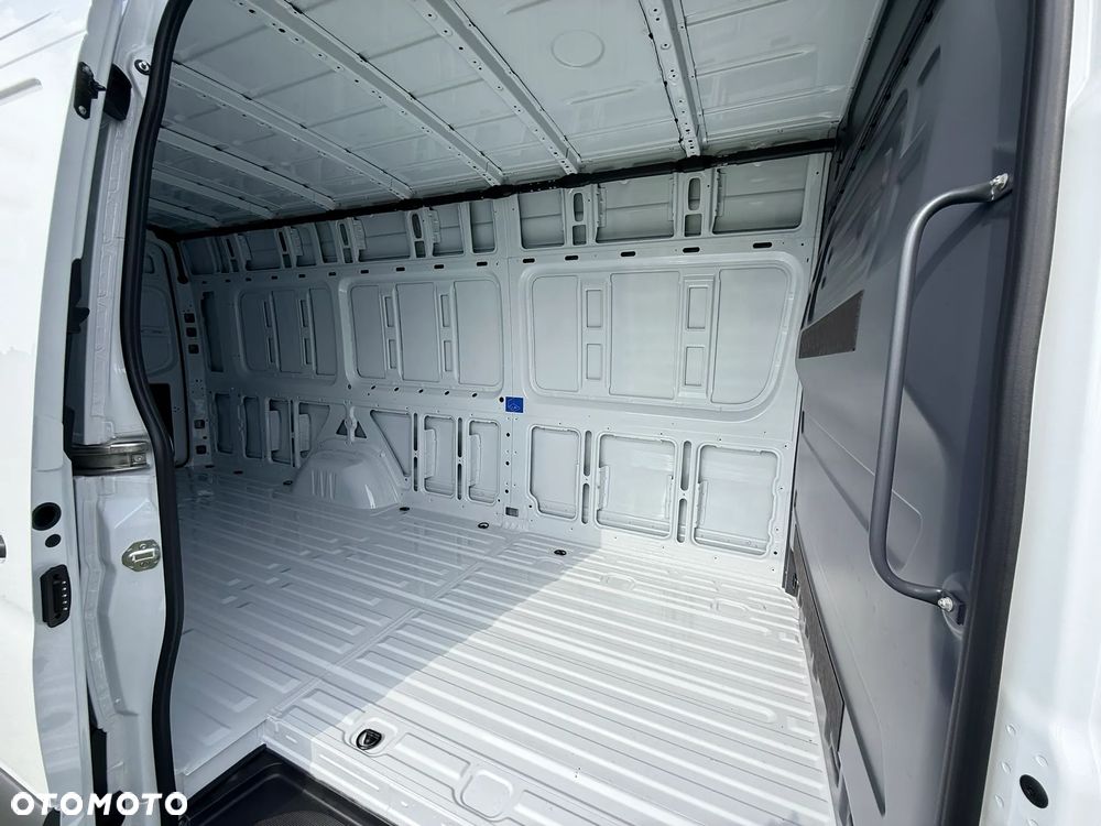 Mercedes-Benz Sprinter - 14