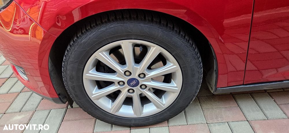 Ford Focus 2.0 TDCI Powershift Titanium - 29