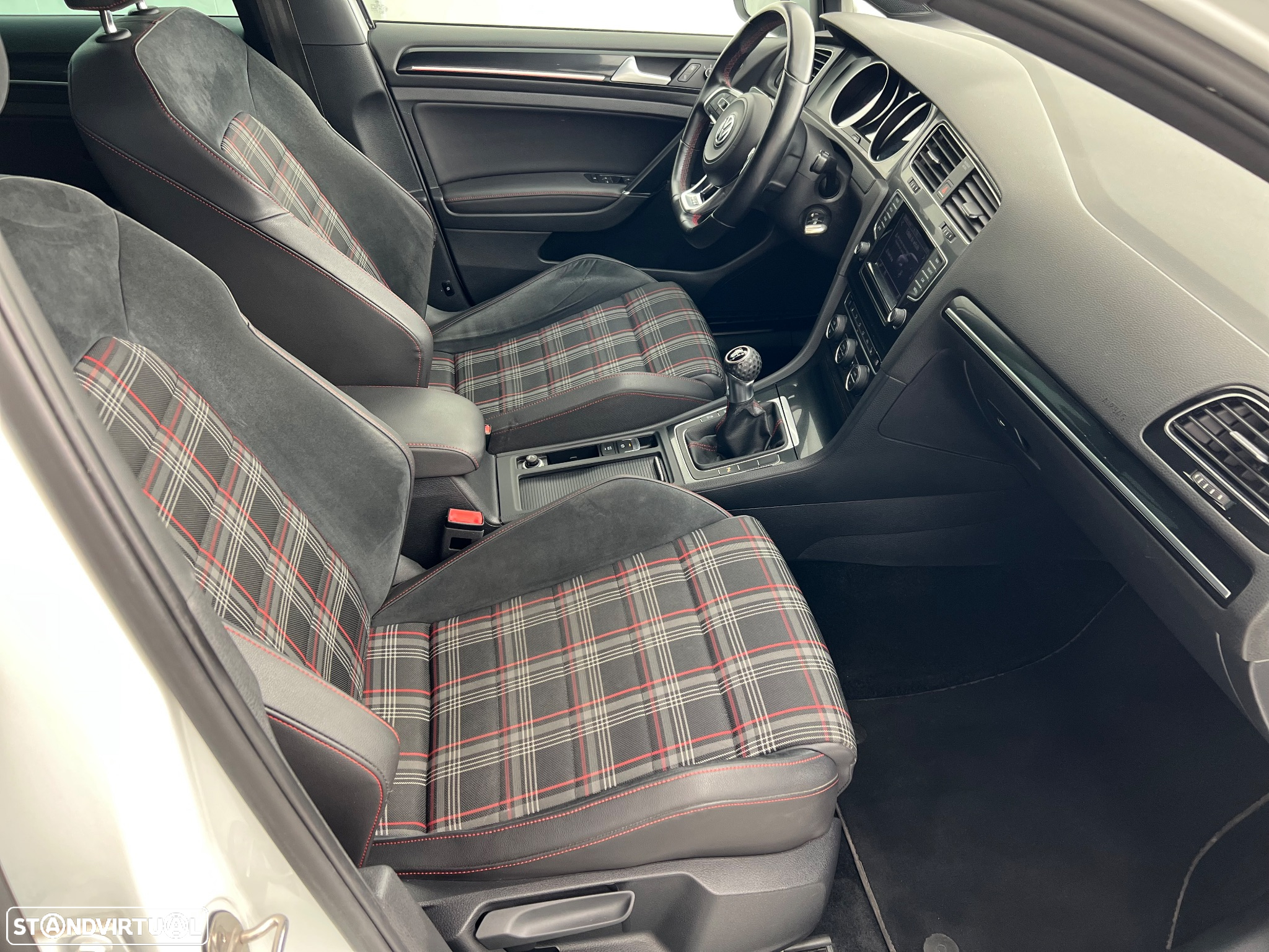 VW Golf 2.0 TSi GTi - 35