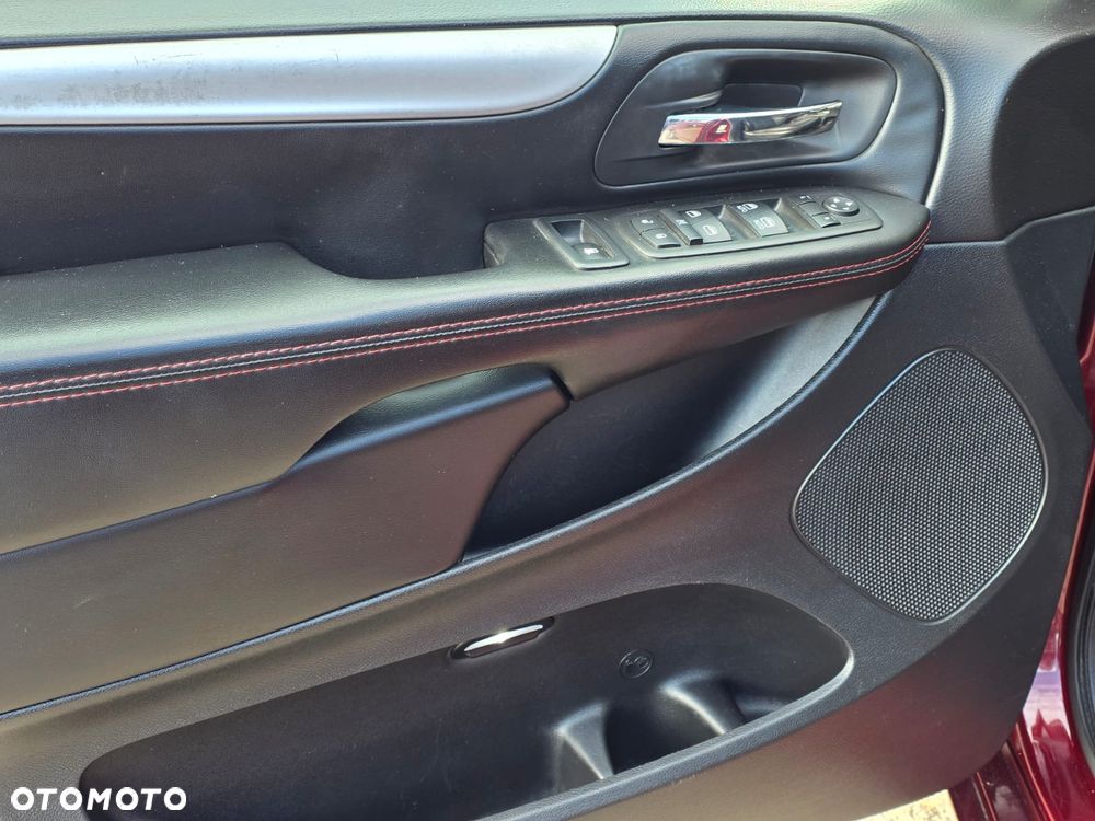 Dodge Grand Caravan - 13