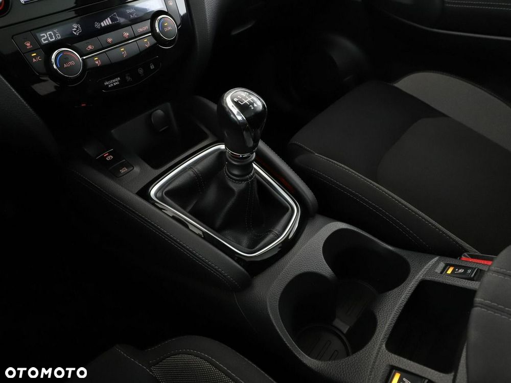Nissan Qashqai 1.6 DIG-T N-Connecta - 28