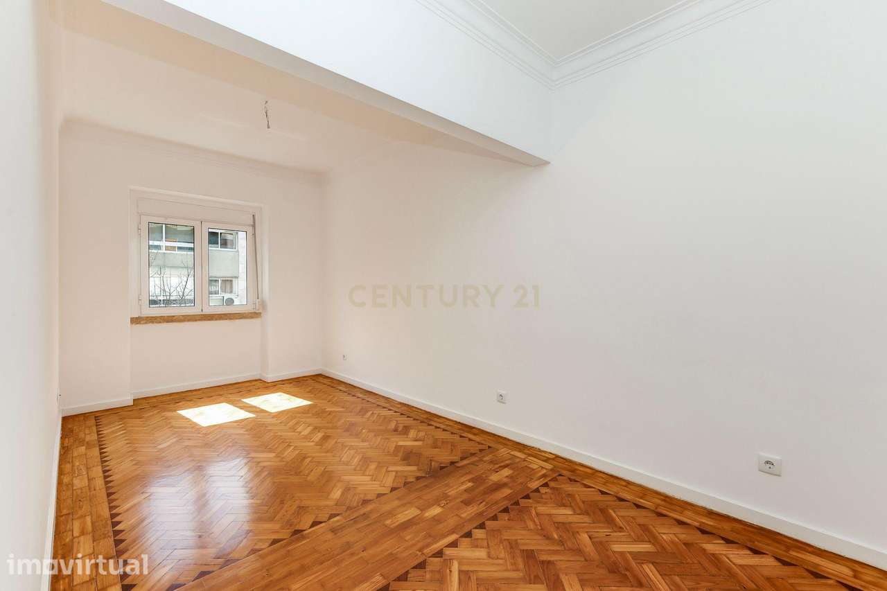 T2 RENOVADO, JUNTO À AV. DE ROMA - Grande imagem: 2/21
