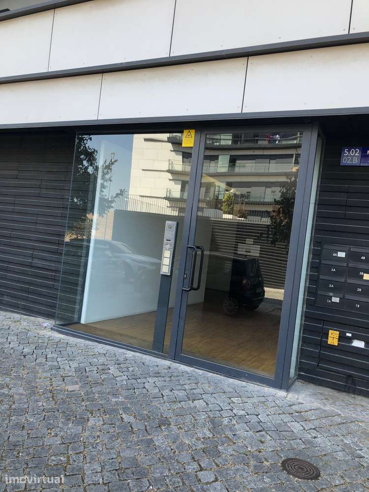 T0 no Parque das Nações com 2 garagens e 2 arrecadações - Grande imagem: 3/12