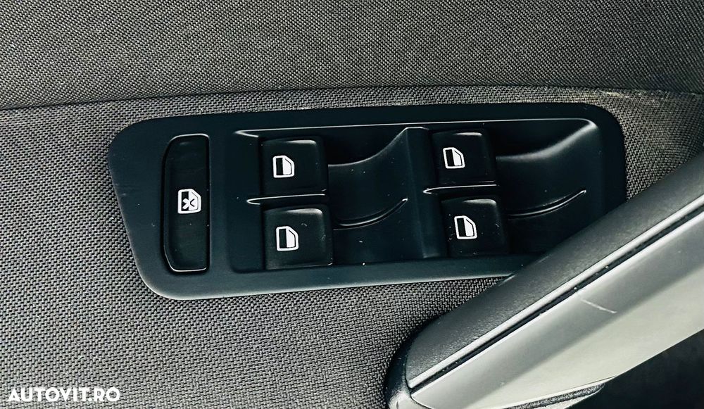 Volkswagen Golf 1.6 TDI BlueMotion Technology Comfortline - 12