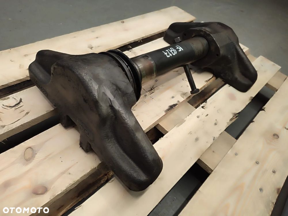 Wspornik osi przedniej 4276006 MASSEY FERGUSON 8727 - 9