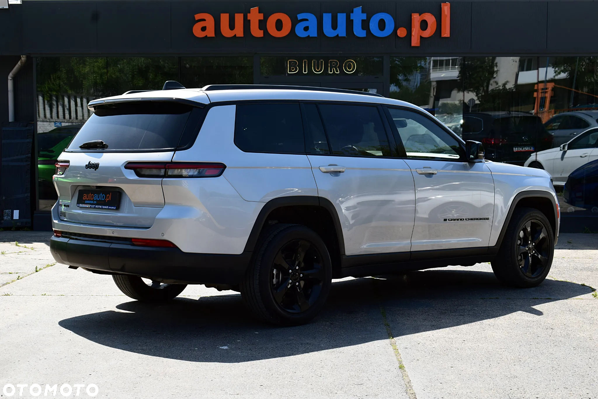 Jeep Grand Cherokee - 24