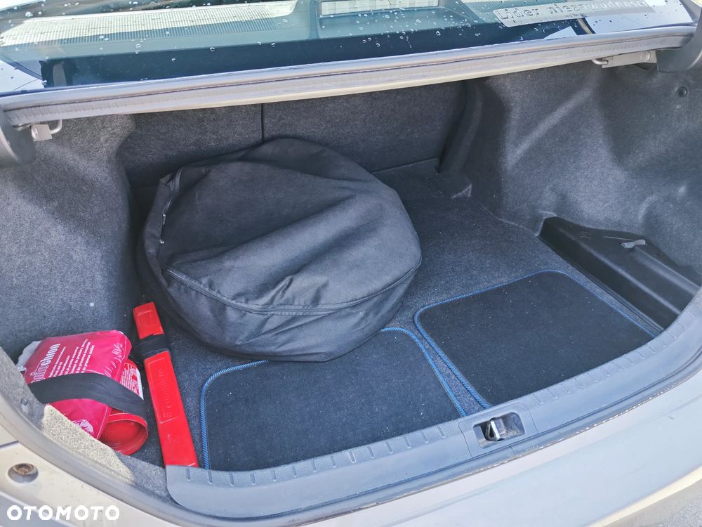 Toyota Corolla 1.6 Active - 21