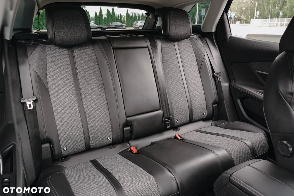 Peugeot 3008 PureTech 130 Stop & Start GPF EAT8 Allure - 26
