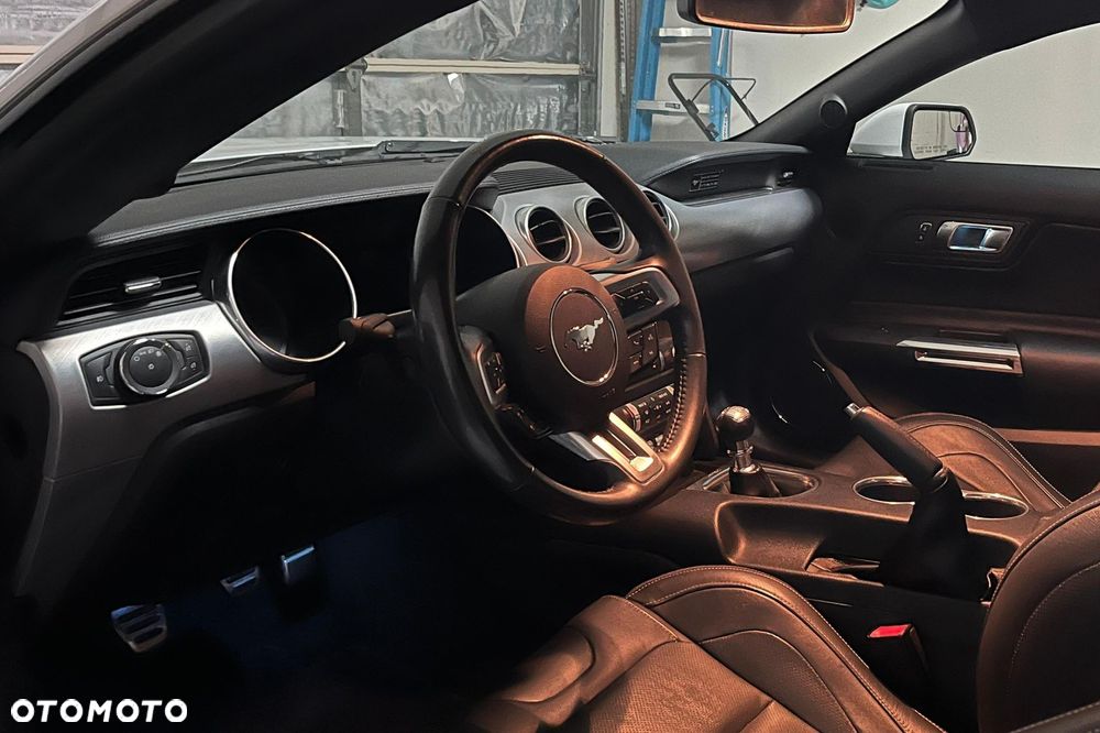 Ford Mustang - 5