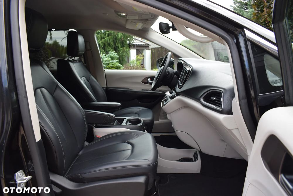 Chrysler Pacifica - 9