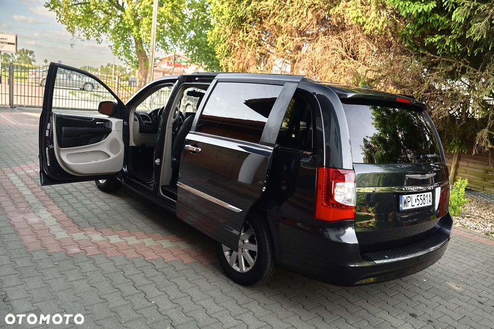 Chrysler Town & Country 3.6 Limited - 21