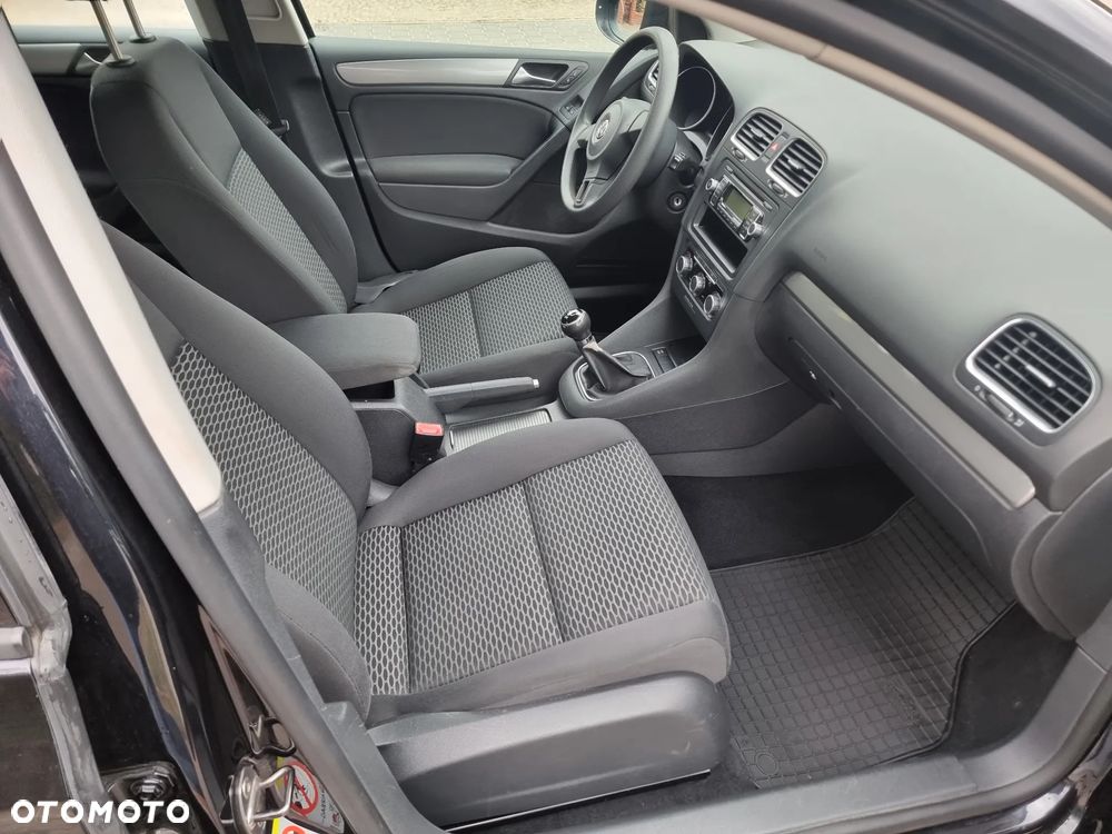 Volkswagen Golf - 6