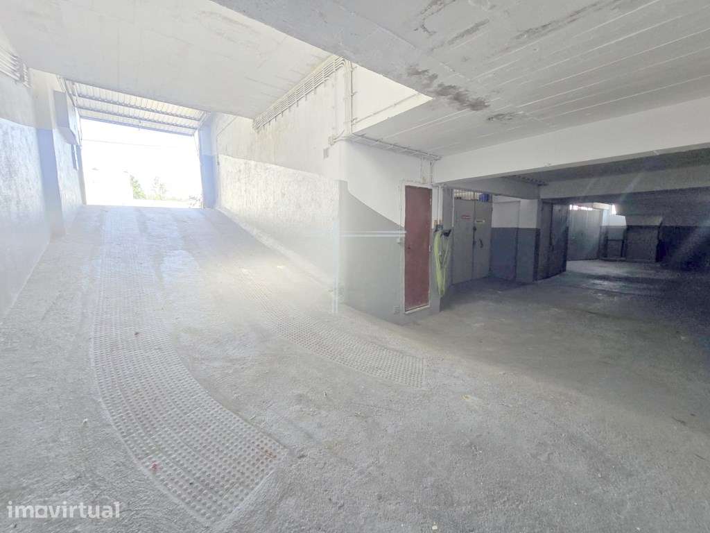 Garagem com 17m2, com capacidade para 1 carro, em zona residencial ... - Grande imagem: 3/5