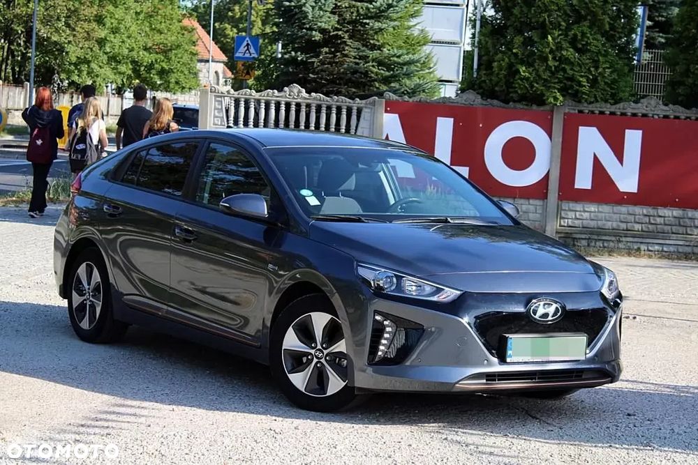 Hyundai IONIQ - 3