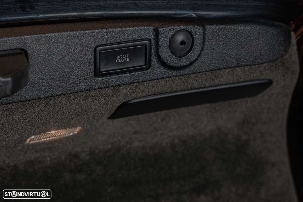 Aston Martin DB11 Volante V8 Auto - 32