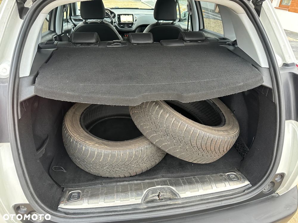 Peugeot 2008 PureTech 110 GPF EAT6 Black Edition - 8