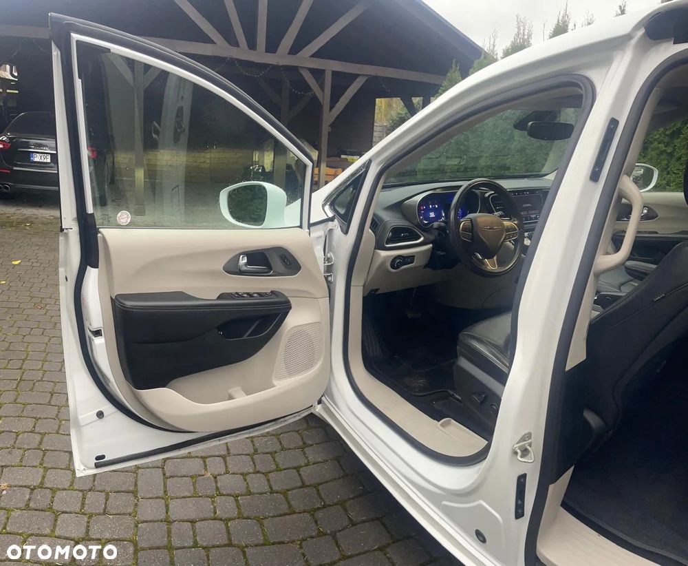 Chrysler Pacifica - 8