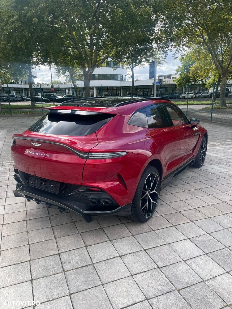 Aston Martin DBX - 3